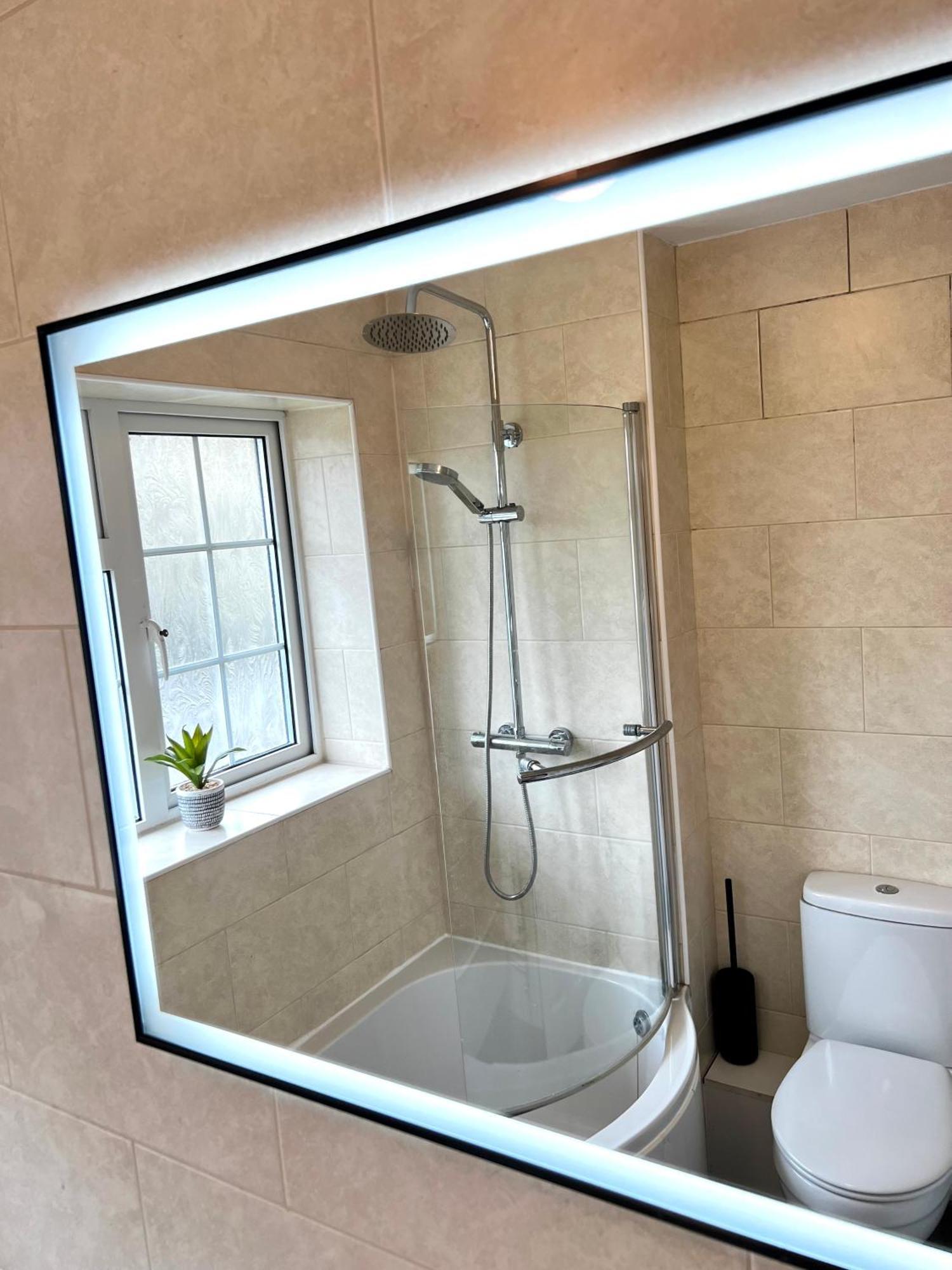 Holiday home Centre House - Pet Friendly - Free Parking - 2 Bedroom - Large Garden Cardiff
