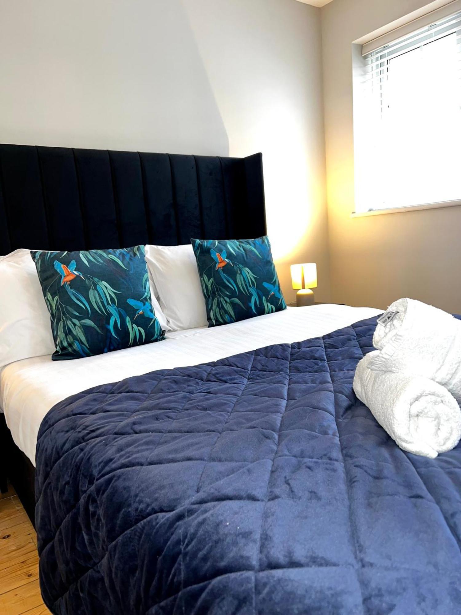 Centre House - Pet Friendly - Free Parking - 2 Bedroom - Large Garden *