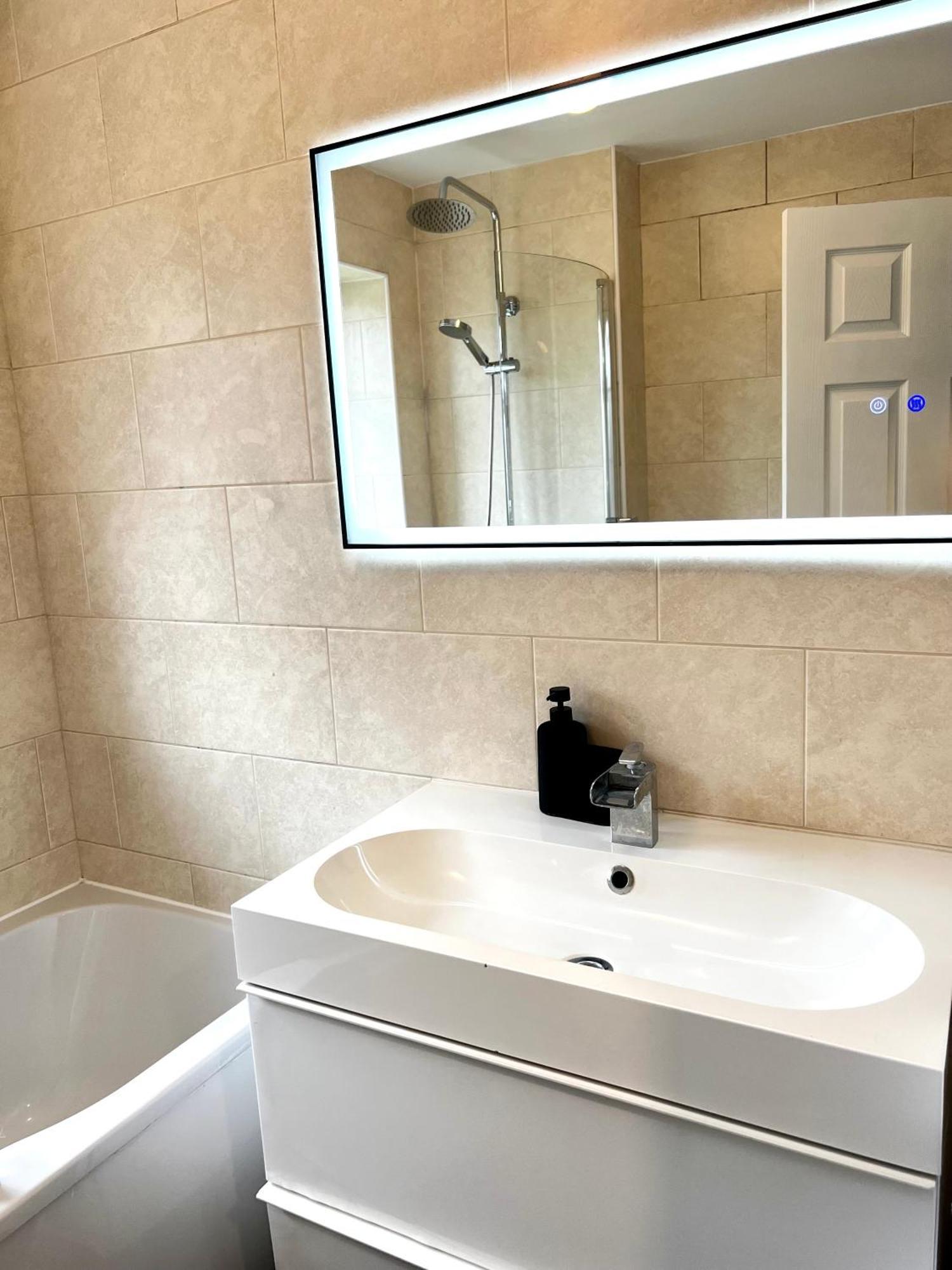 Holiday home Centre House - Pet Friendly - Free Parking - 2 Bedroom - Large Garden