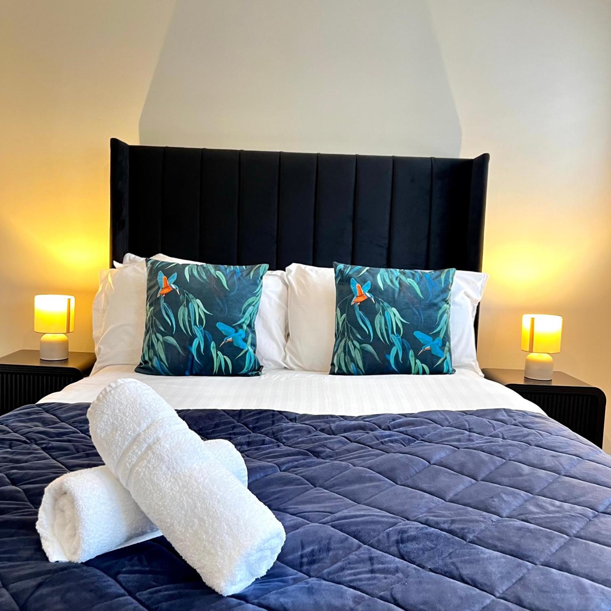 Centre House - Pet Friendly - Free Parking - 2 Bedroom - Large Garden Holiday home Cardiff